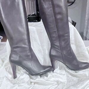 Ralph Lauren Leather Bryce “ heeled knee high boots in Brown size 9M